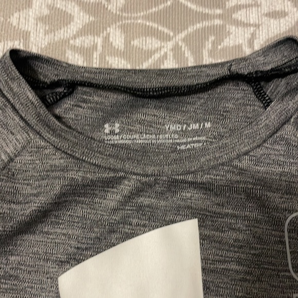 Under Armour Dark Grey Silky Smooth Shirt YM - Picture 2 of 3